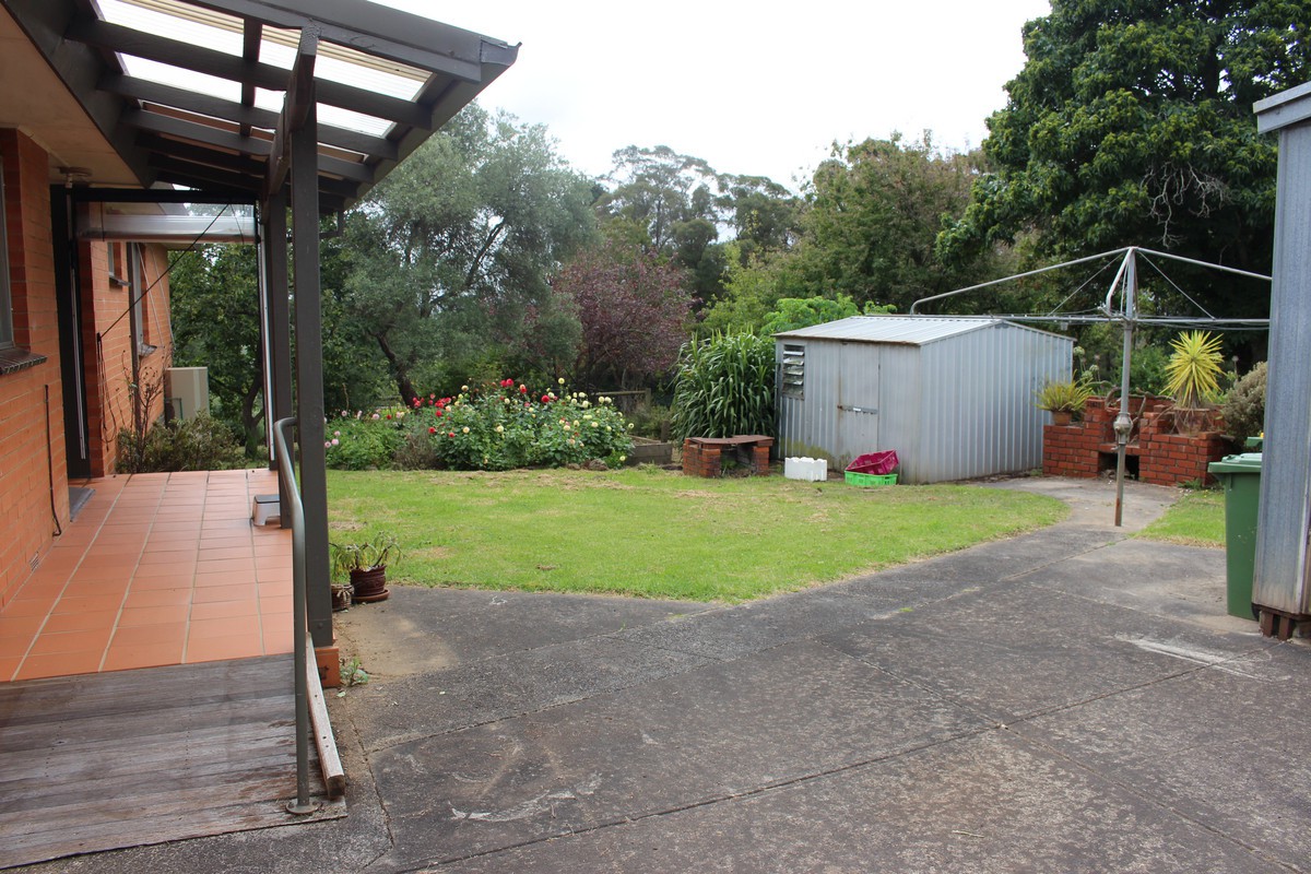4 Russell Road, Gembrook, VIC 3783 - Thumbnail 1 - 05/03/2021