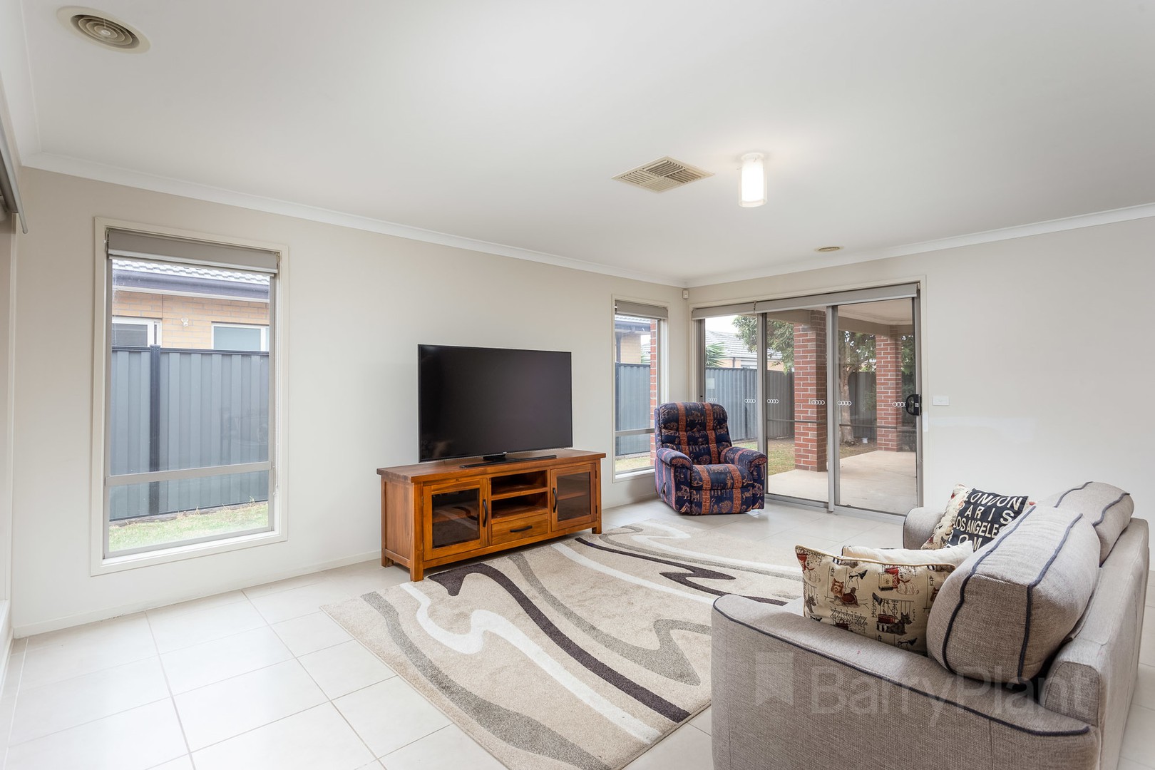 7 Luxford DrivePoint Cook, VIC 3030, Point Cook - Thumbnail 3