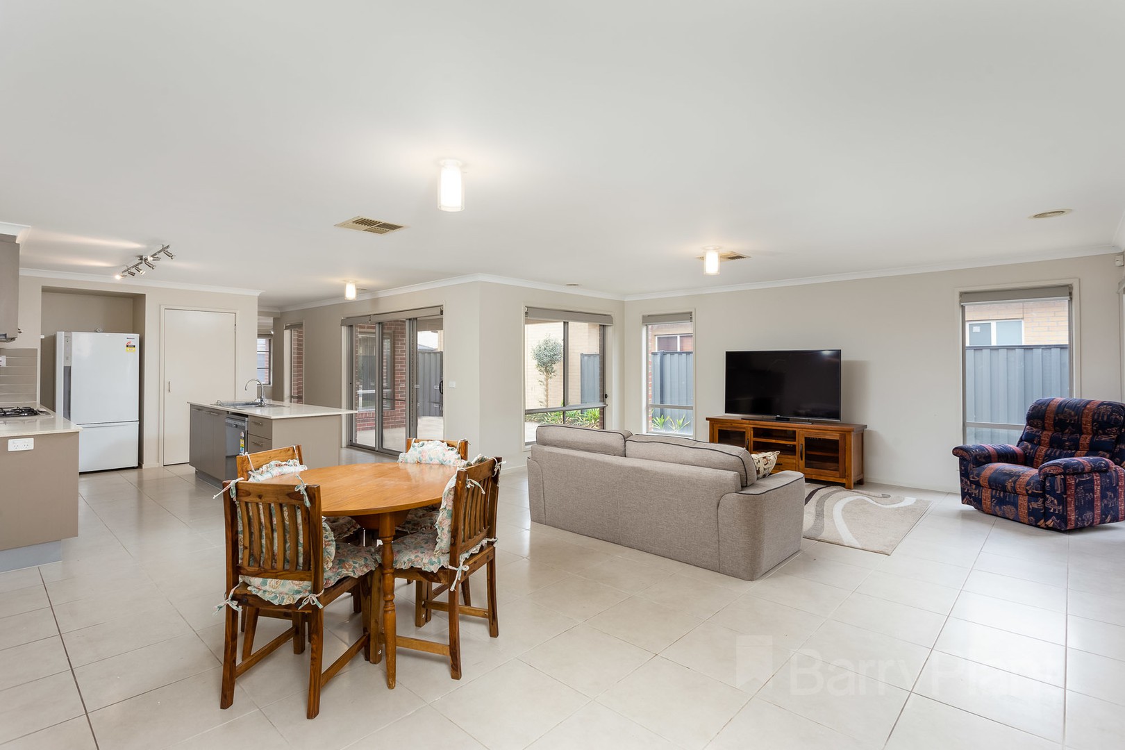 7 Luxford DrivePoint Cook, VIC 3030, Point Cook - Thumbnail 5