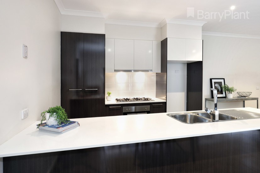 18 Cavell Drive, Craigieburn, VIC 3064 - Thumbnail 2 - 09/03/2021