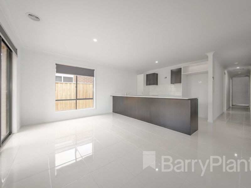 5 Earhart Street, Pakenham, VIC 3810 - Thumbnail 2 - 09/03/2021