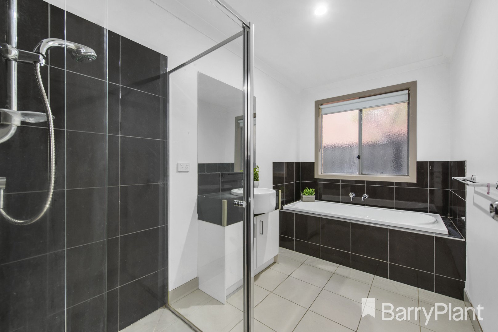 27 Pembroke CrescentDerrimut, VIC 3026, Derrimut - Thumbnail 8