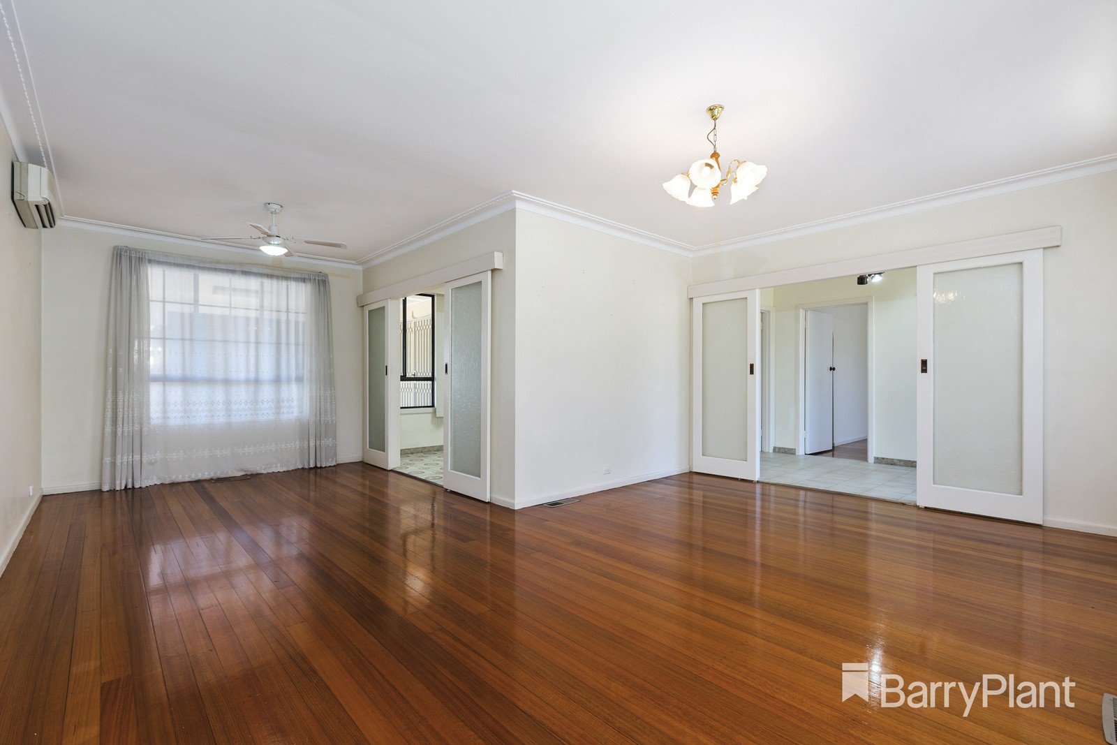 71 View Mount Road, Glen Waverley, VIC 3150 - Thumbnail 2 - 10/03/2021