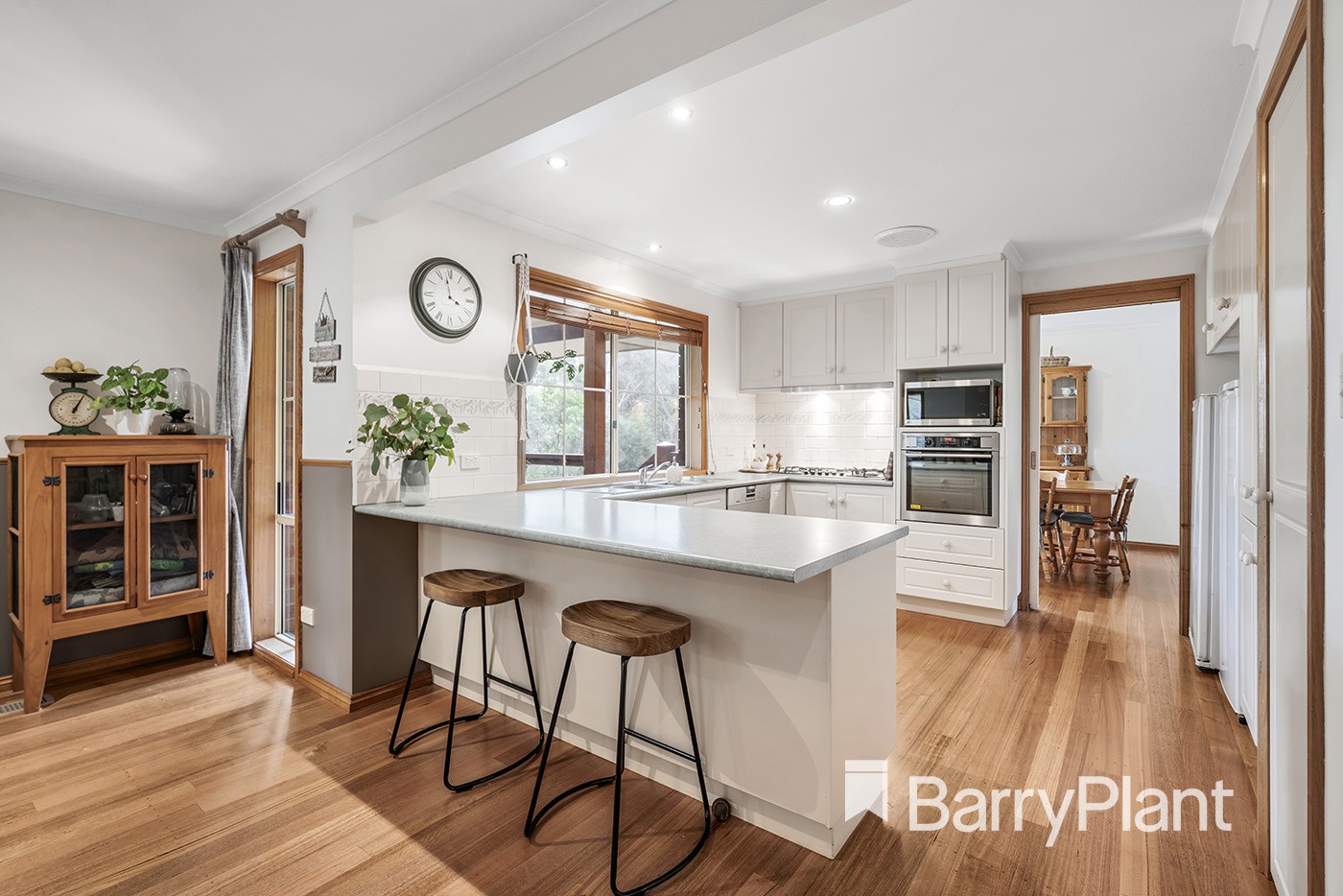 16 Edmond CrescentWandin North, VIC 3139, Wandin North - Thumbnail 5