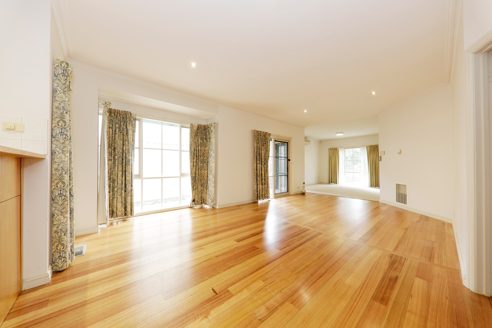 1/19 Myrtle Street, Glen Waverley, VIC 3150 - Thumbnail 2 - 11/03/2021