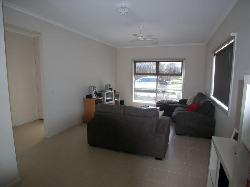 6 Lapis Chase, Epping, VIC 3076, Epping - Thumbnail 2