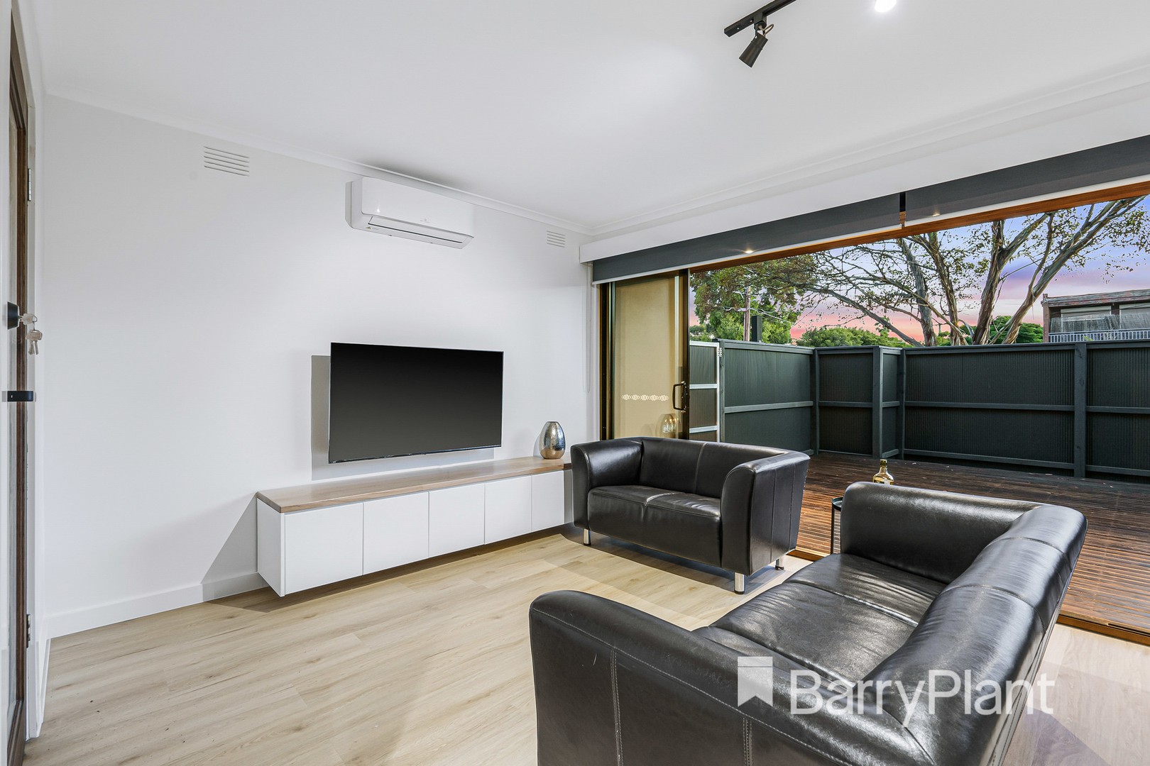1/2 John StreetSt Albans, VIC 3021, St Albans - Thumbnail 2