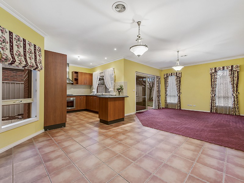 5 Smethwick Green, Caroline Springs, VIC 3023 - Thumbnail 1 - 15/03/2021