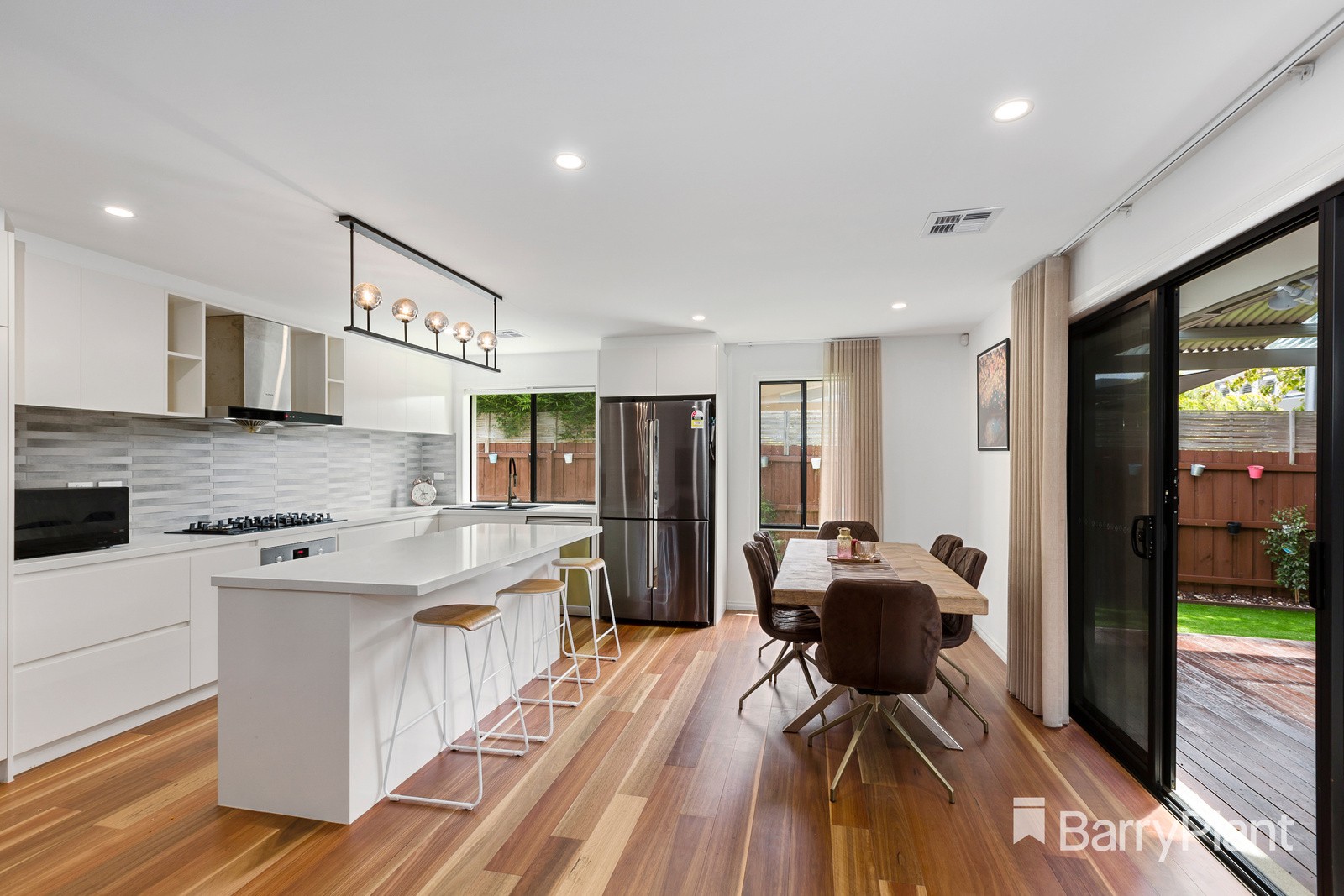 2/3 Ascot CourtGlen Waverley, VIC 3150, Glen Waverley - Thumbnail 2