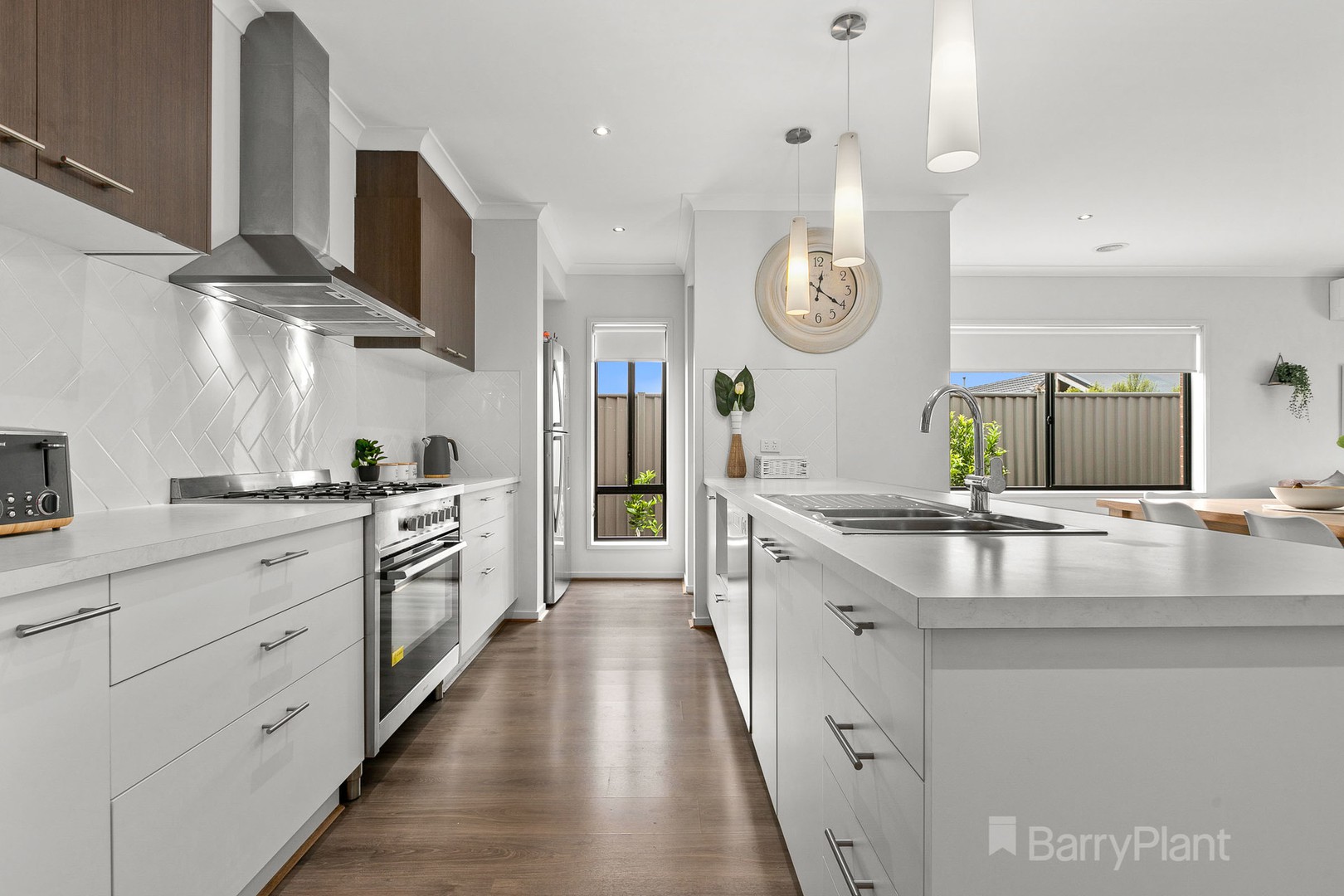 3 Tinnadice RoadCranbourne East, VIC 3977, Cranbourne East - Thumbnail 2