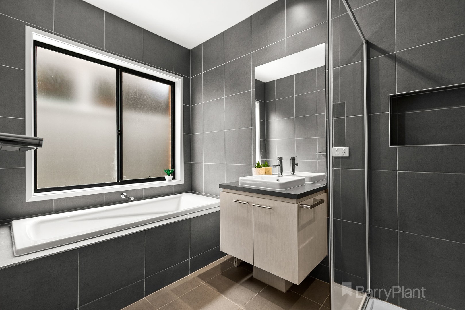 3 Tinnadice RoadCranbourne East, VIC 3977, Cranbourne East - Thumbnail 7