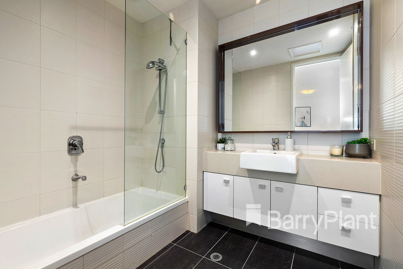 712/63 Whiteman StreetSouthbank, VIC 3006, Southbank - Thumbnail 3