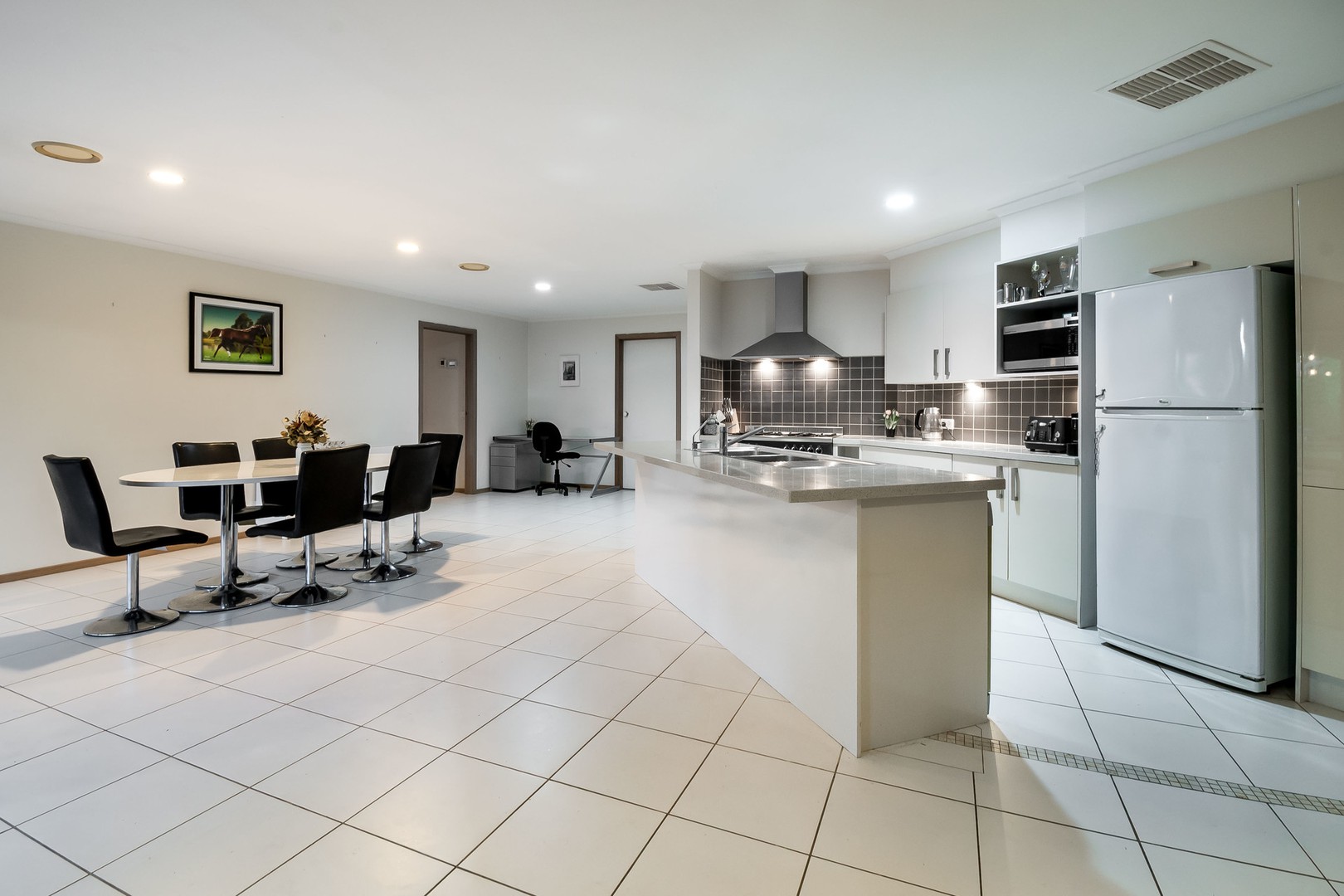 7 Roger CourtRowville, VIC 3178, Rowville - Thumbnail 3