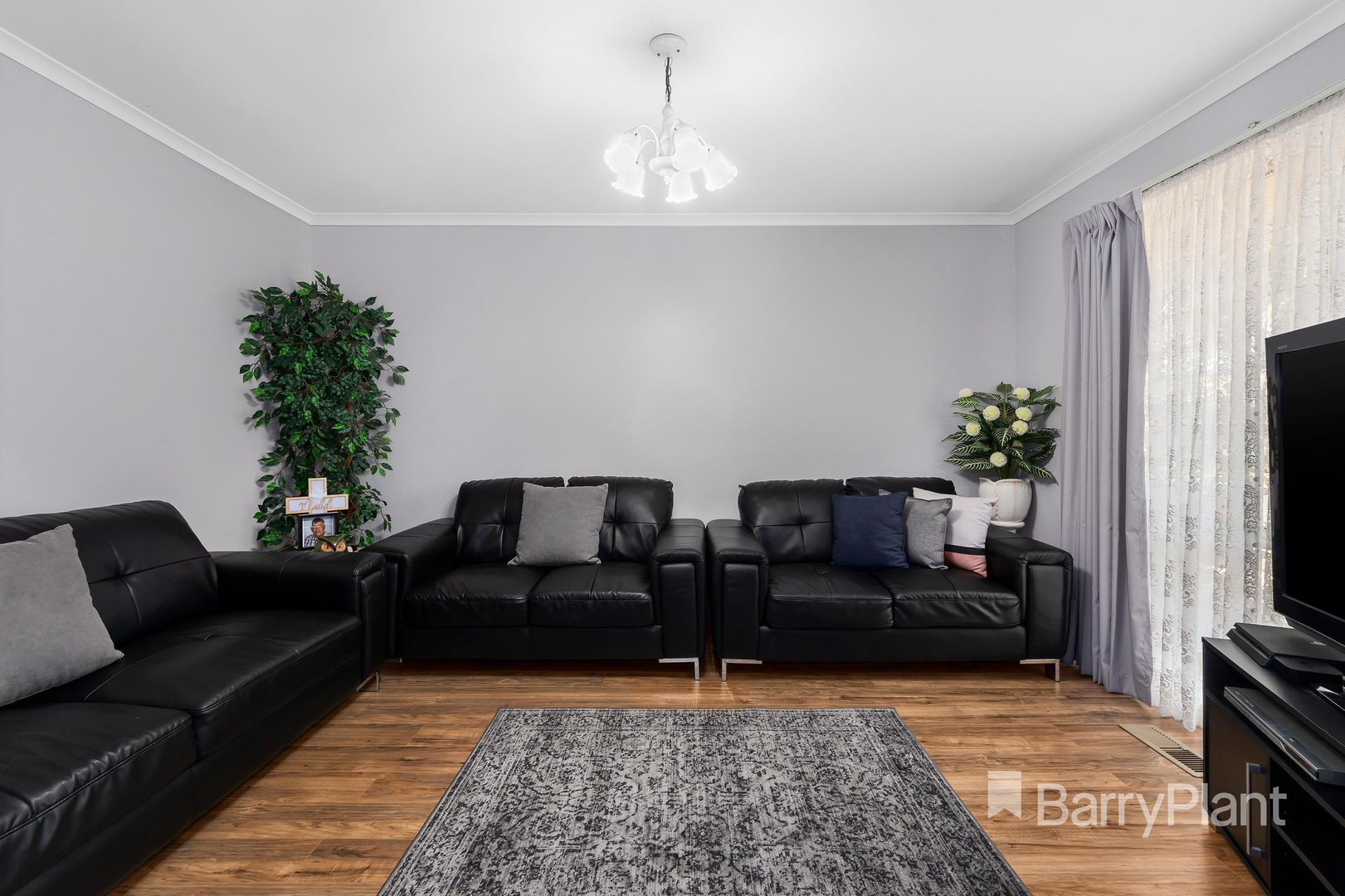 33 Dunlop CrescentMill Park, VIC 3082, Mill Park - Thumbnail 2
