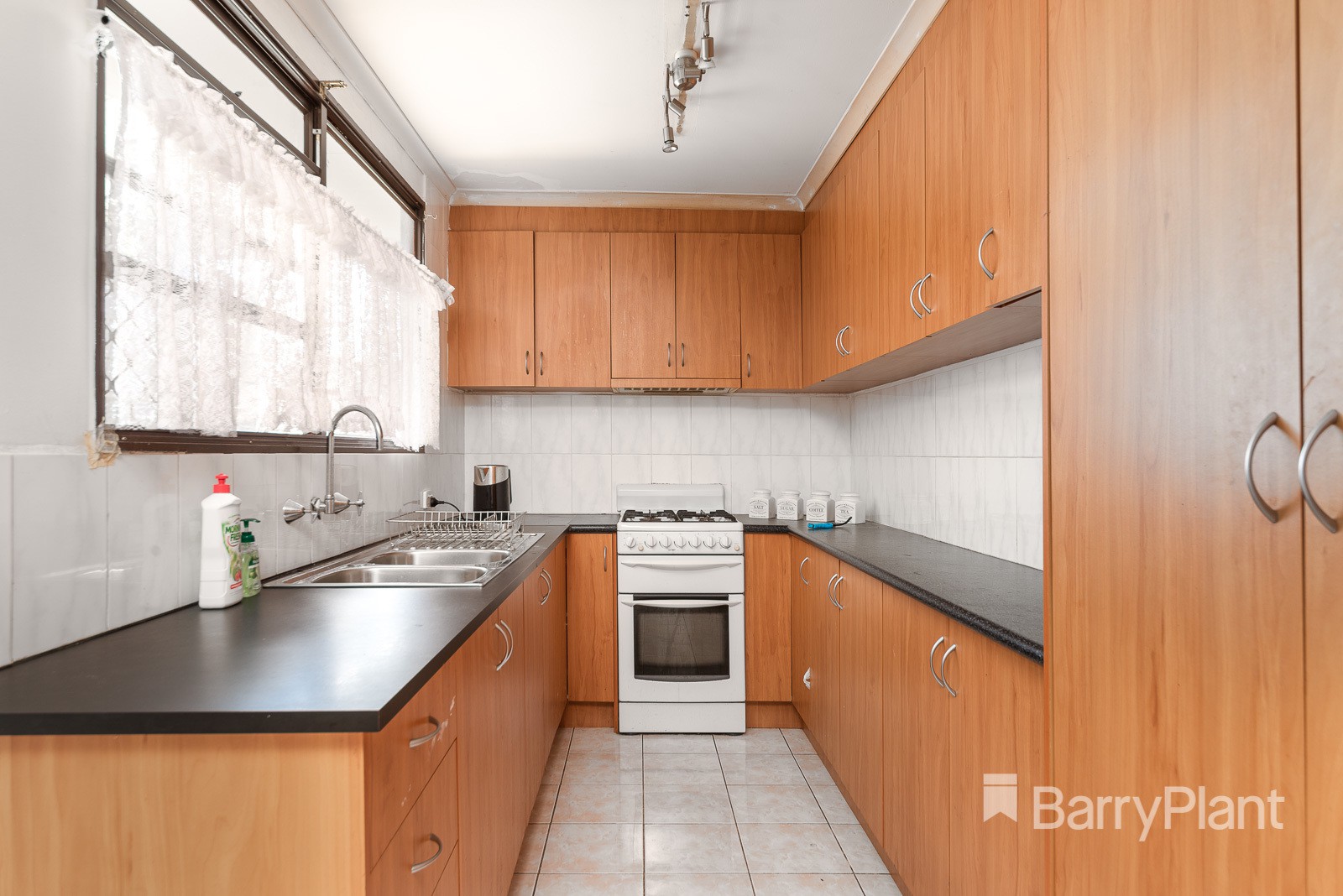 18 Woodburn CrescentMeadow Heights, VIC 3048, Meadow Heights - Thumbnail 2