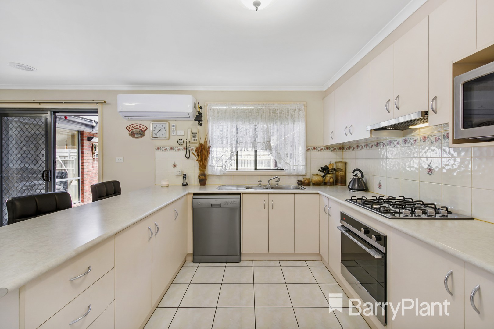 9 Anglia CourtWerribee, VIC 3030, Werribee - Thumbnail 3
