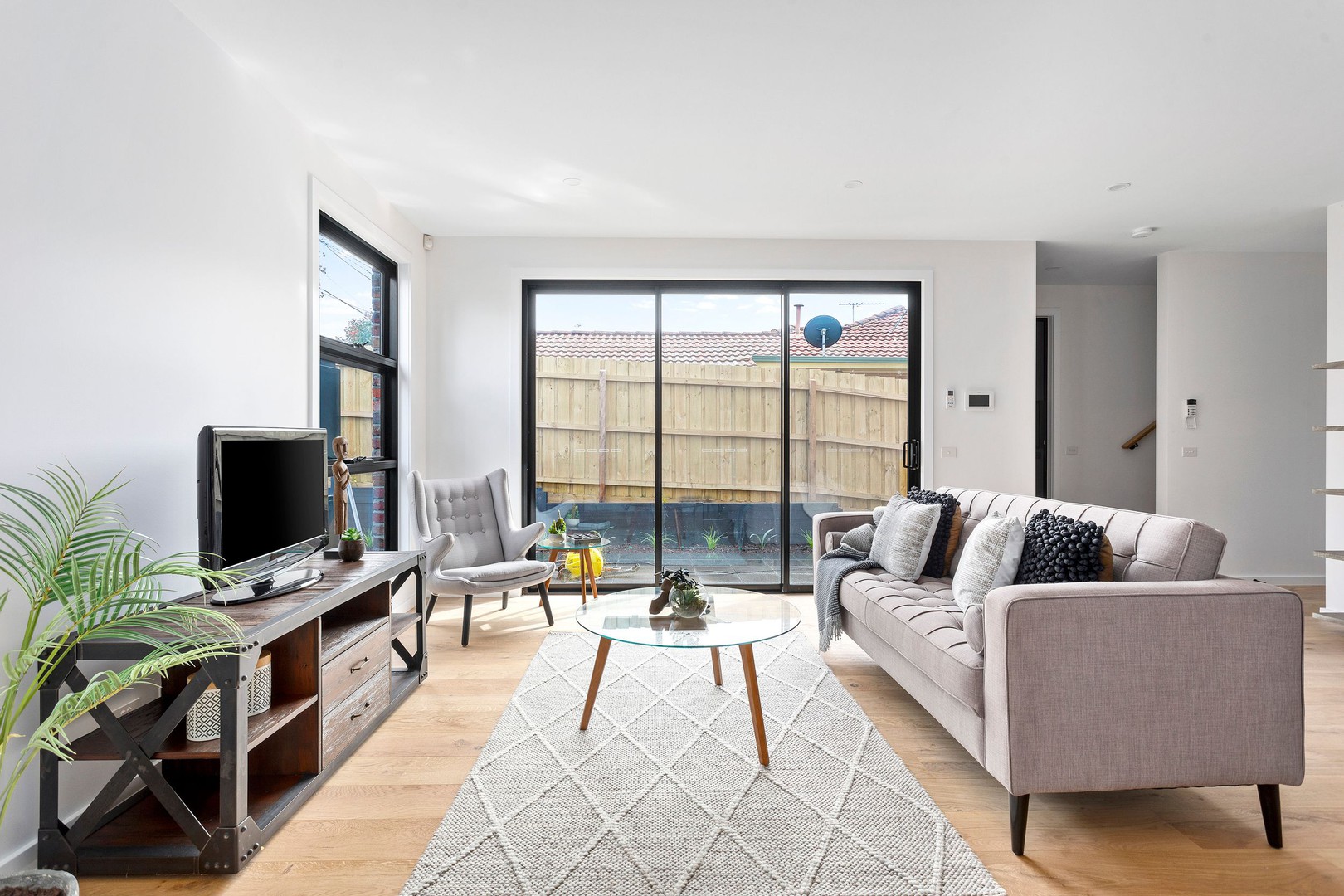 2/18 Lawson StreetEssendon, VIC 3040, Essendon - Thumbnail 2