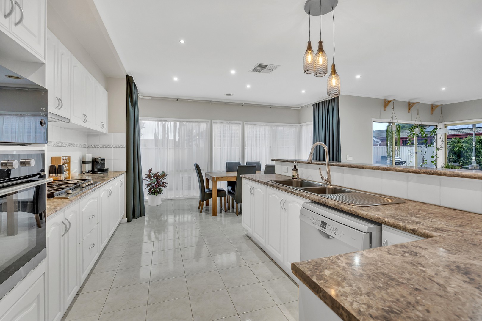 16 Gardenia CloseCraigieburn, VIC 3064, Craigieburn - Thumbnail 6
