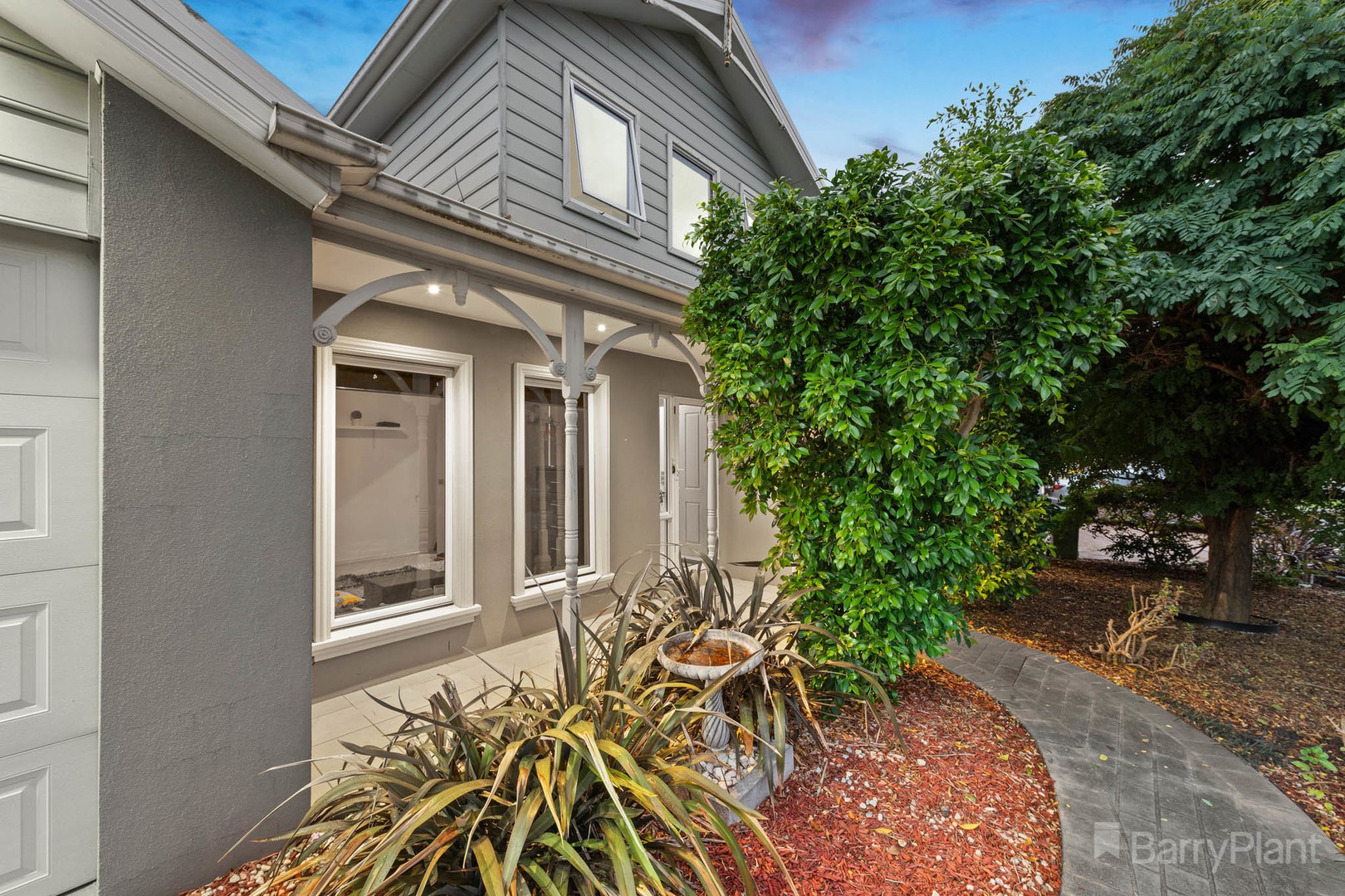 27 Fallingwater Drive, Pakenham, VIC 3810 - Thumbnail 2 - 26/03/2021