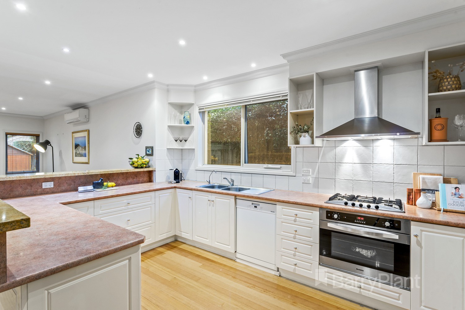 132 Edmund Rice Parade, Bundoora, VIC 3083 - Thumbnail 2 - 29/03/2021