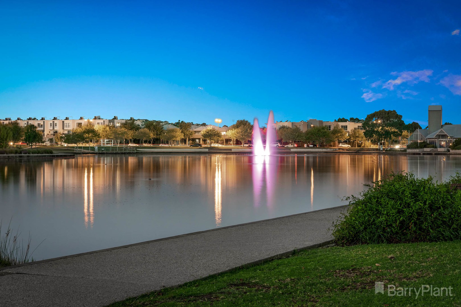 27 Albatross Drive, Pakenham, VIC 3810 - Thumbnail 2 - 29/03/2021