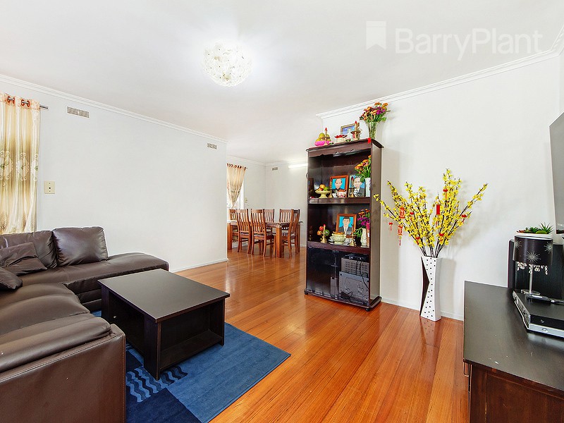 43 Harmon AvenueSt Albans, VIC 3021, St Albans - Thumbnail 2