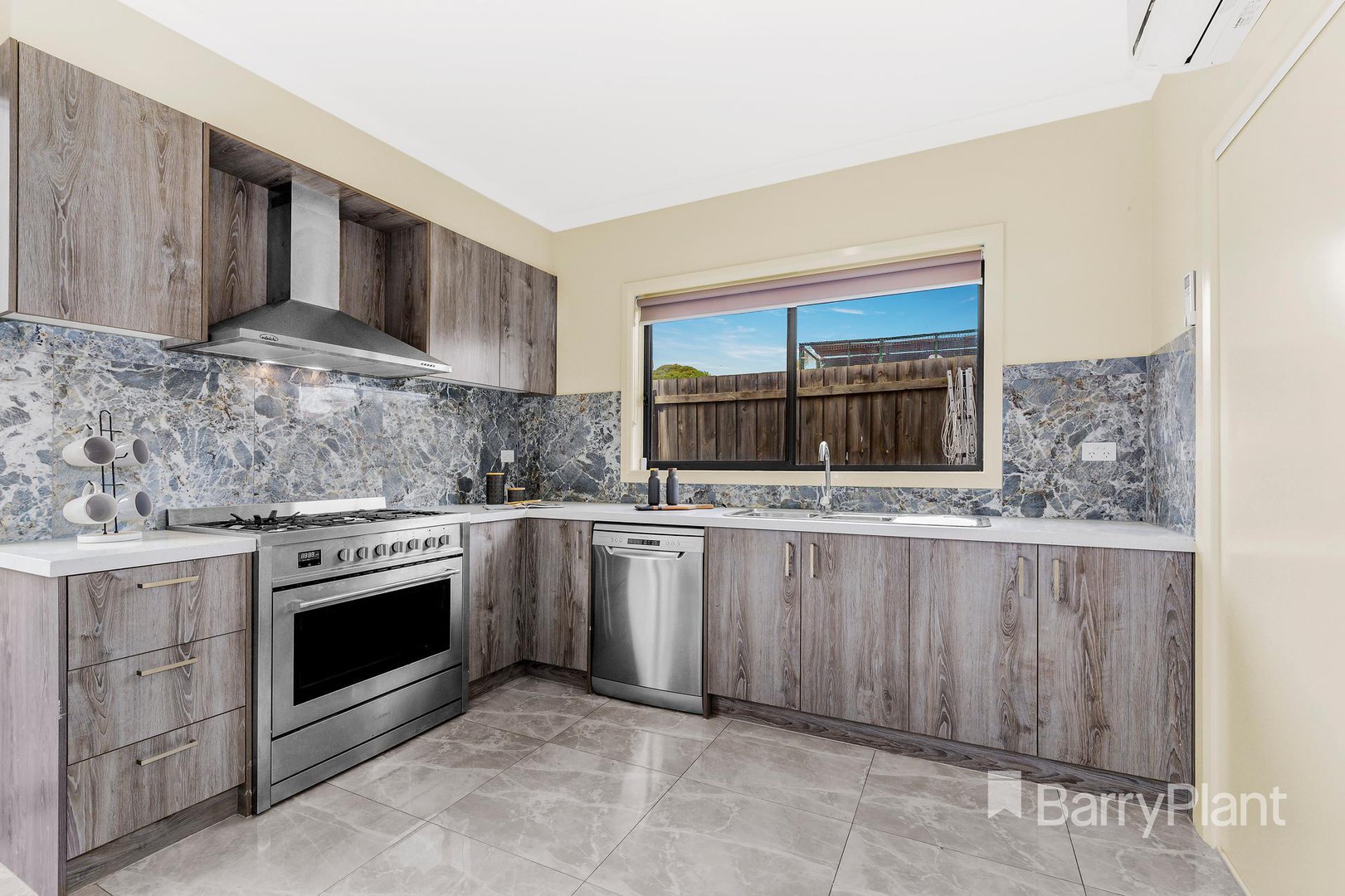 2/3 Scullin CourtMill Park, VIC 3082, Mill Park - Thumbnail 4