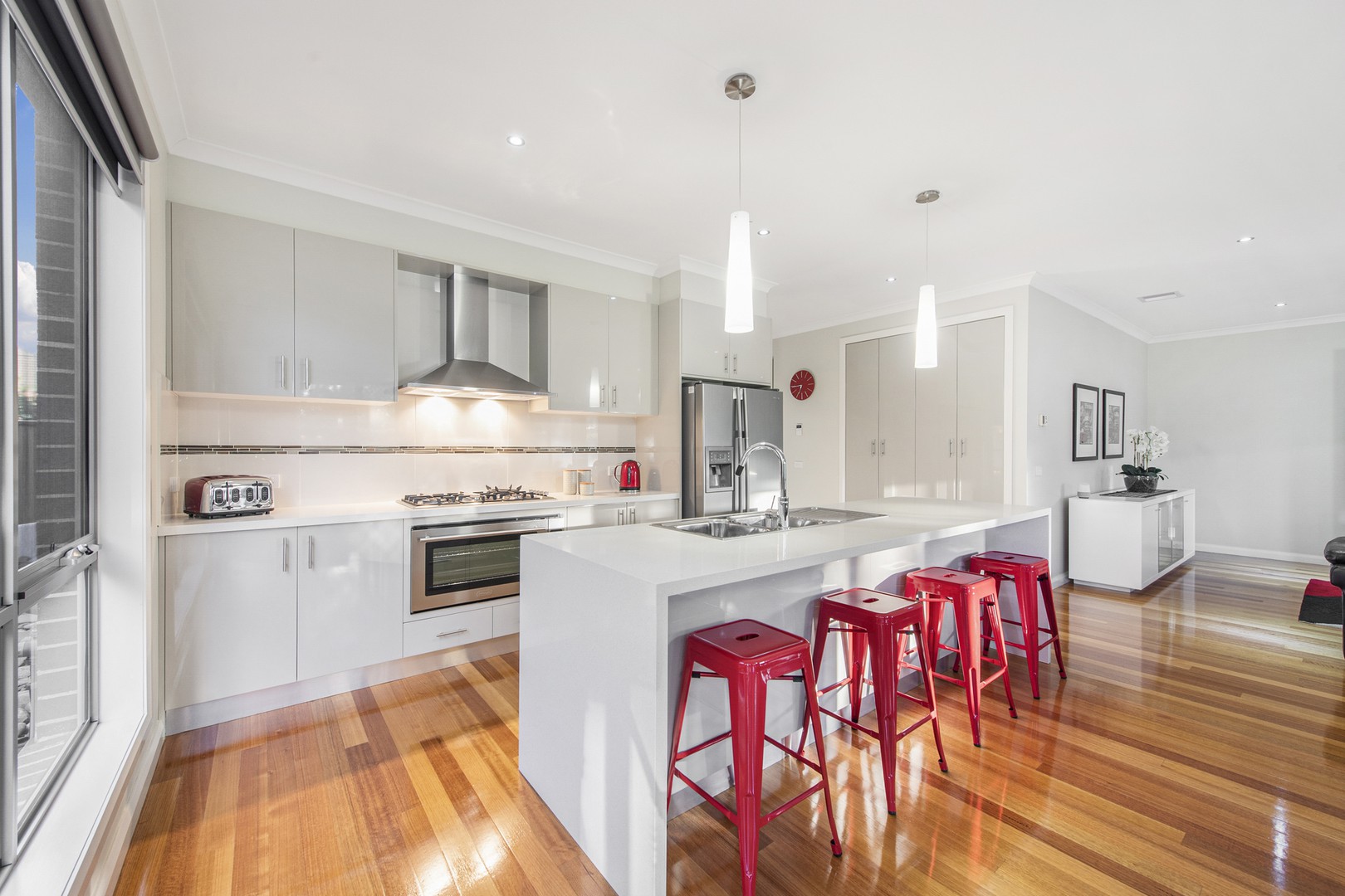 33 Robertsons RoadTaylors Lakes, VIC 3038, Taylors Lakes - Thumbnail 5