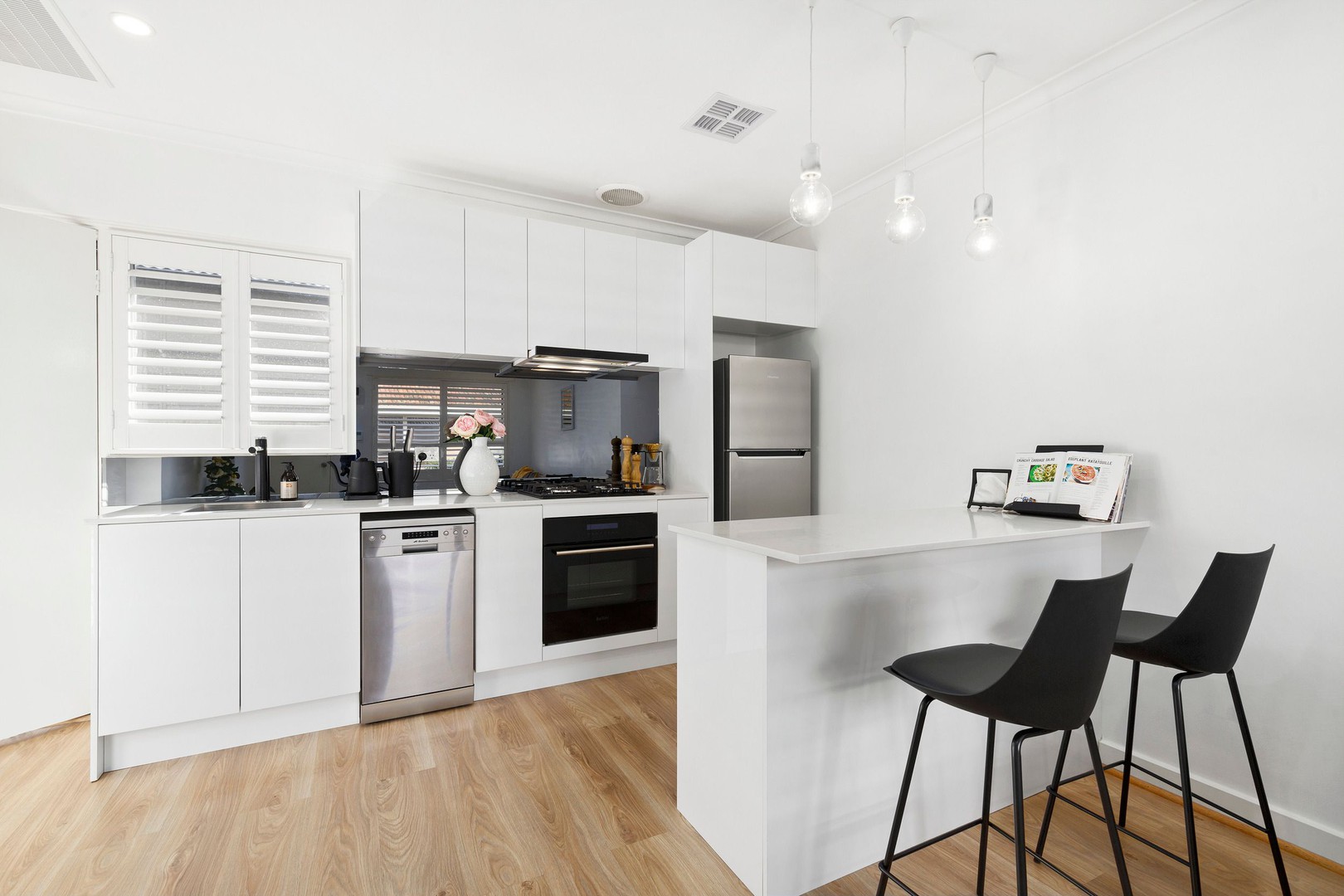 4/16 Vanberg Road, Essendon, VIC 3040 - Thumbnail 2 - 09/04/2021