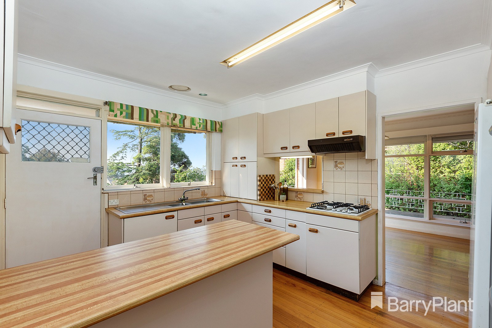 9 Glen CourtGlen Waverley, VIC 3150, Glen Waverley - Thumbnail 4
