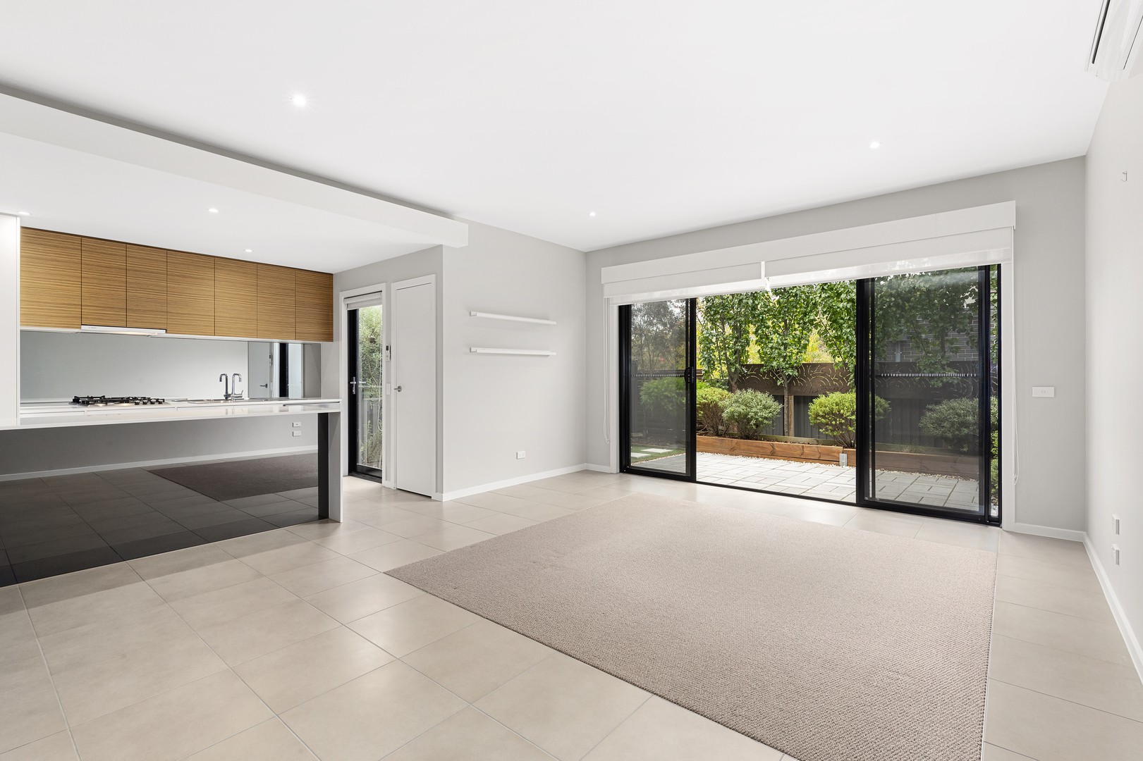 6 Sun Orchid Circuit, St Helena, VIC 3088 - Thumbnail 2 - 09/04/2021