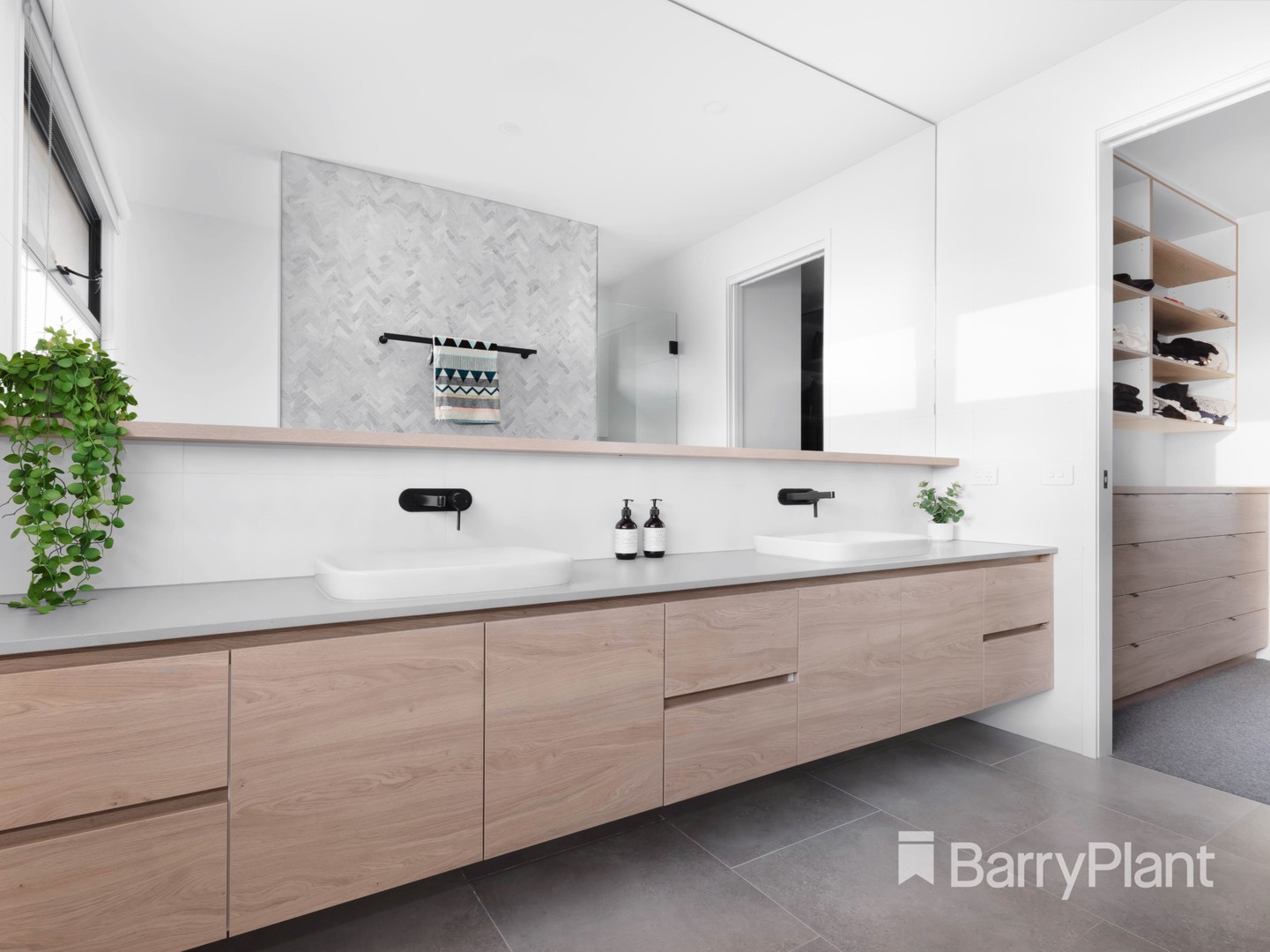 1A/142 Como Parade West, Parkdale, VIC 3195 - Thumbnail 2 - 12/04/2021