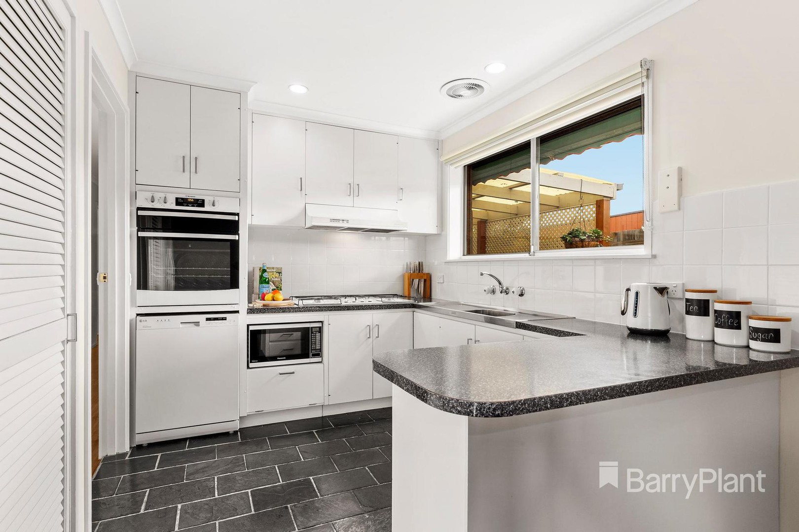 4 Winifred CourtSouth Morang, VIC 3752, South Morang - Thumbnail 3