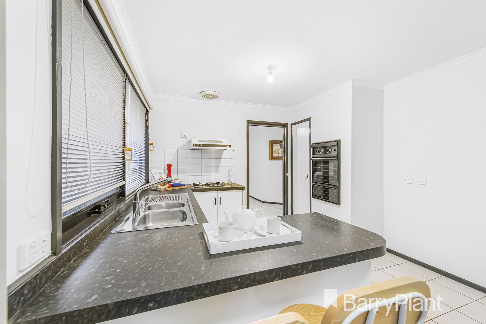 11 Golden Square CrescentHoppers Crossing, VIC 3029, Hoppers Crossing - Thumbnail 4