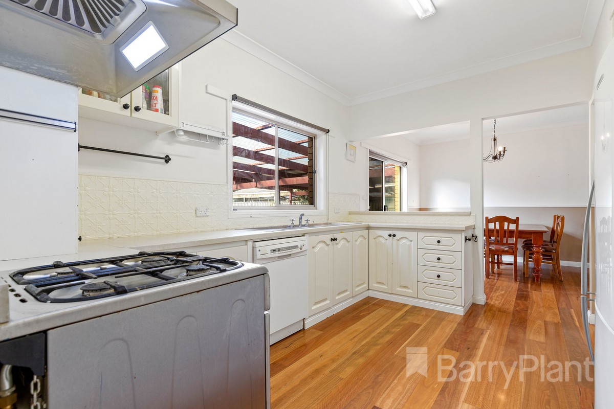 31 Rowan ParadeWendouree, VIC 3355, Wendouree - Thumbnail 6