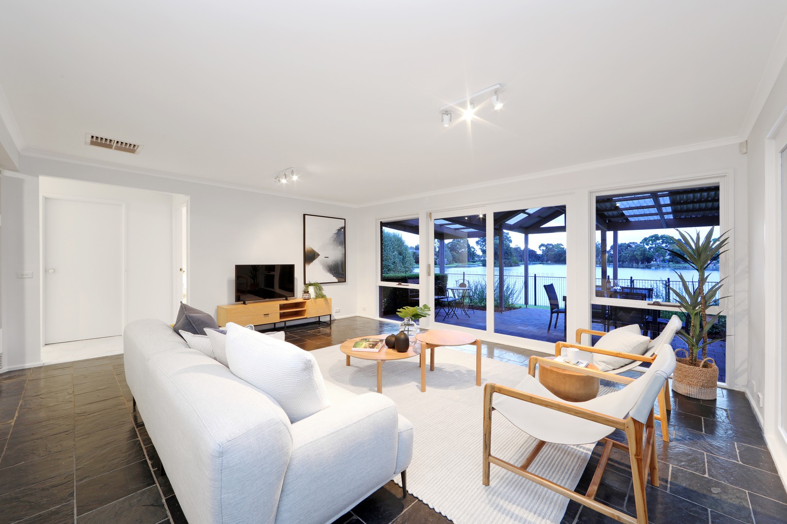 53 Superior Avenue, Rowville, VIC 3178 - Thumbnail 2 - 21/04/2021