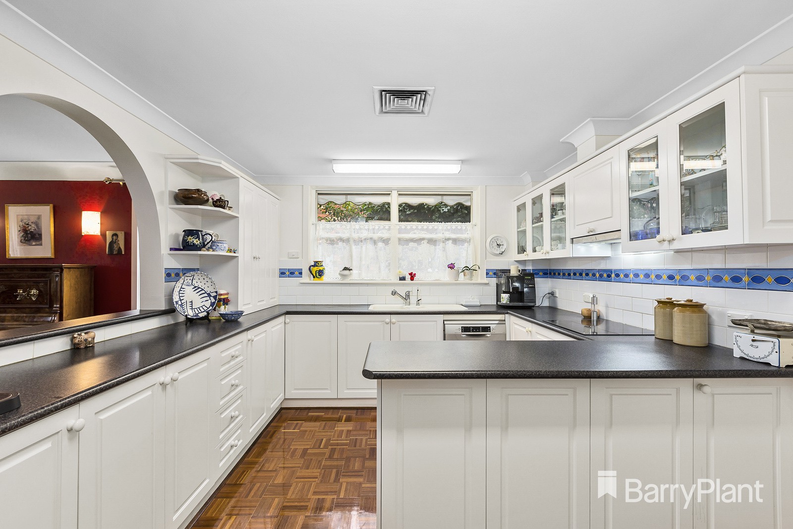 18 Hertford CrescentWheelers Hill, VIC 3150, Wheelers Hill - Thumbnail 3