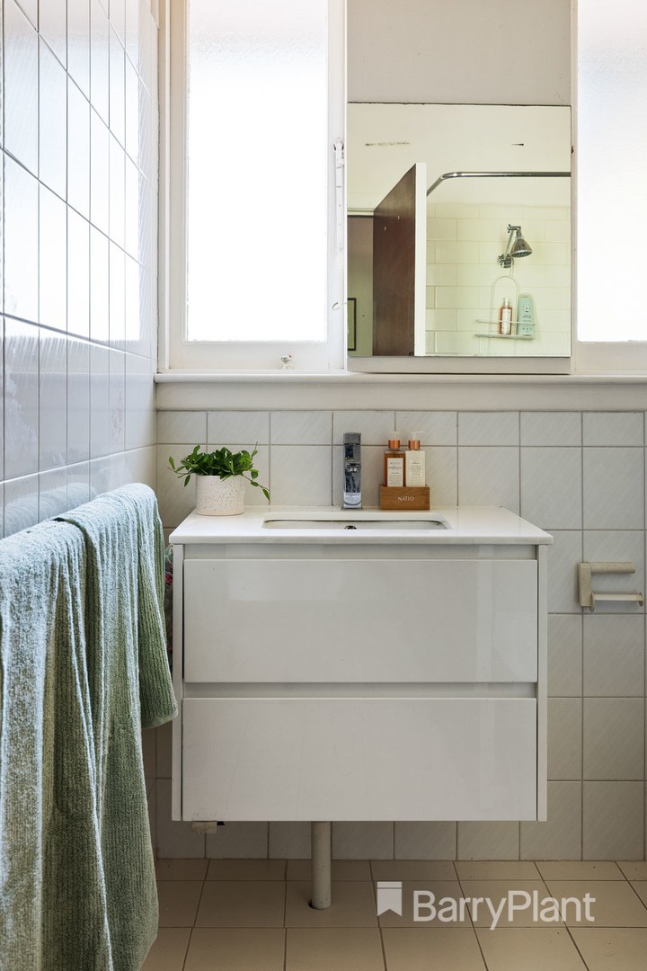 17 McGowan AvenuePreston, VIC 3072, Preston - Thumbnail 5