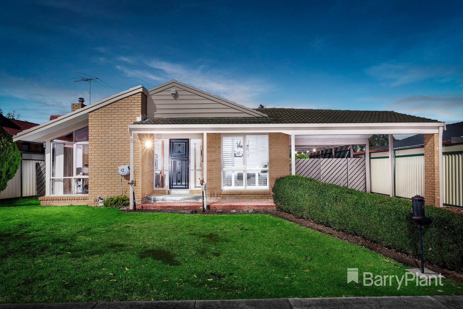 8 Veronica CrescentMill Park, VIC 3082