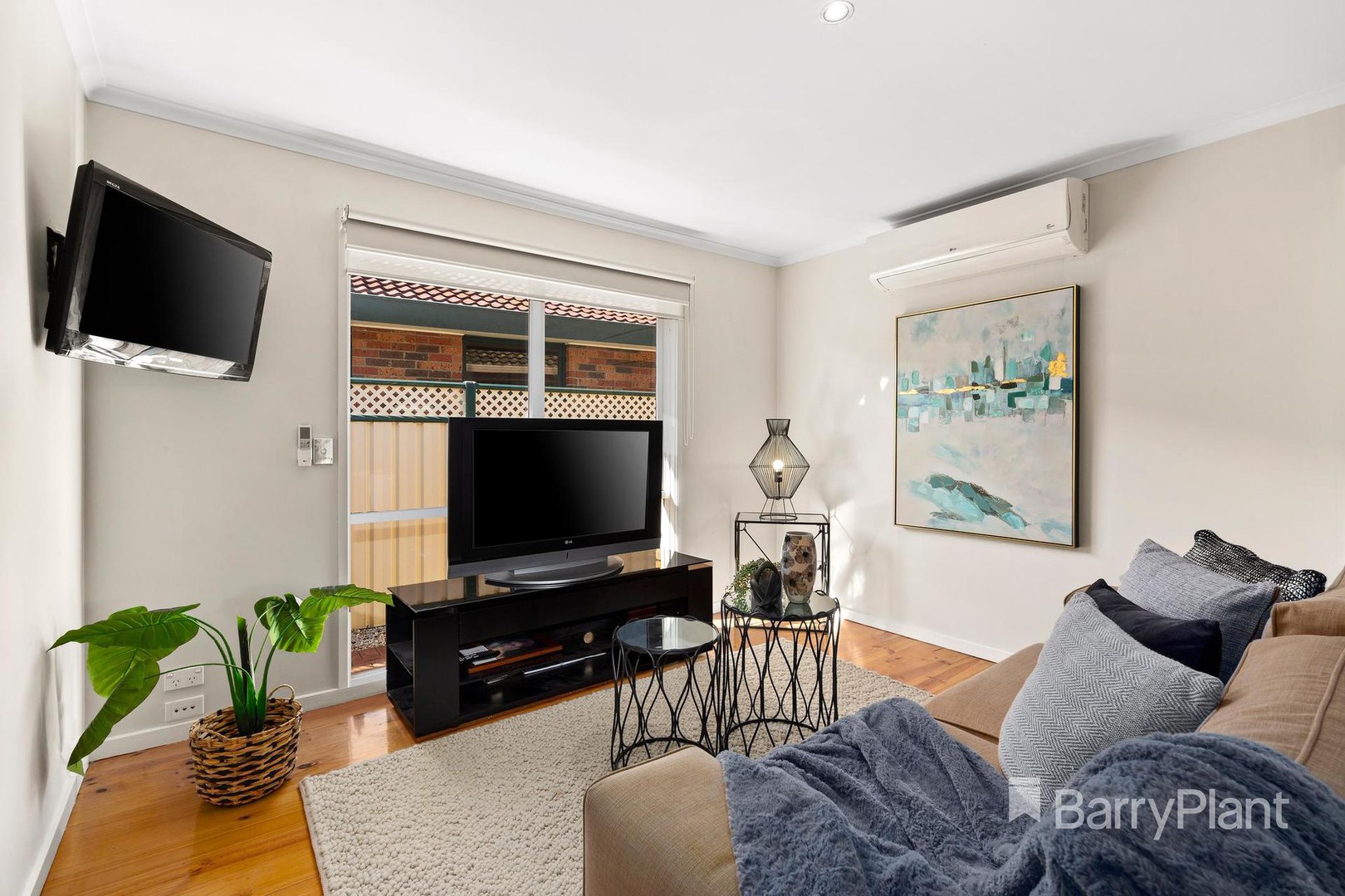8 Veronica CrescentMill Park, VIC 3082, Mill Park - Thumbnail 4