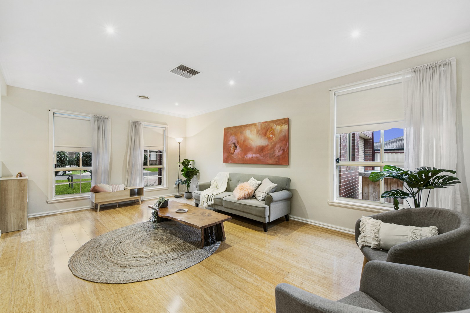 5 Edward Court, Taylors Hill, VIC 3037 - Thumbnail 2 - 23/04/2021