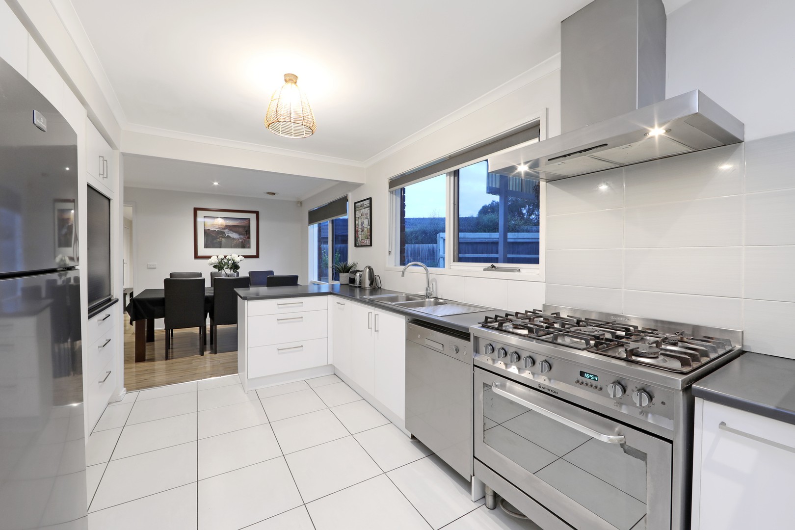 28 Goulburn DriveRowville, VIC 3178, Rowville - Thumbnail 2