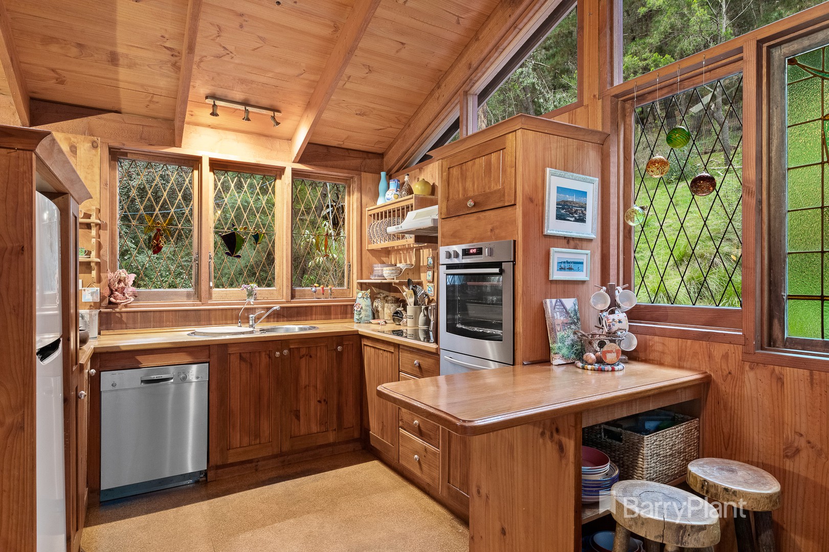 55 Silvan Road, Wattle Glen, VIC 3096 - Thumbnail 2 - 27/04/2021