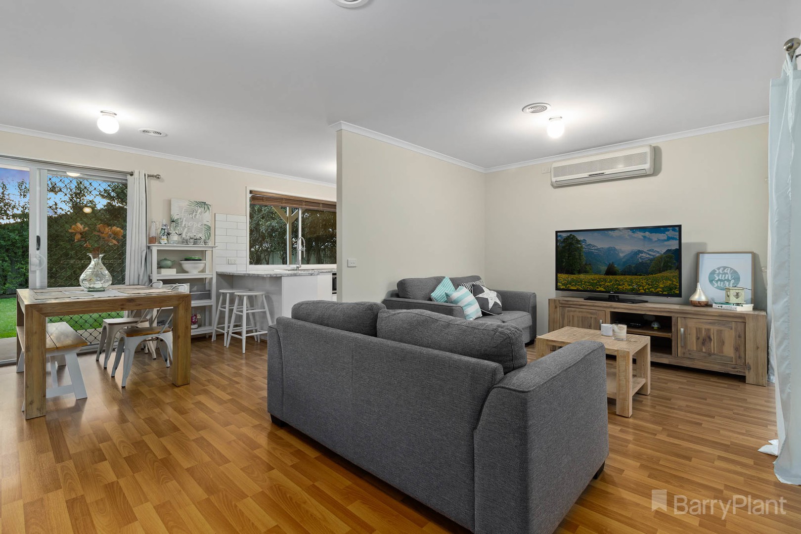 32 Oaklands Way, Pakenham, VIC 3810 - Thumbnail 2 - 28/04/2021