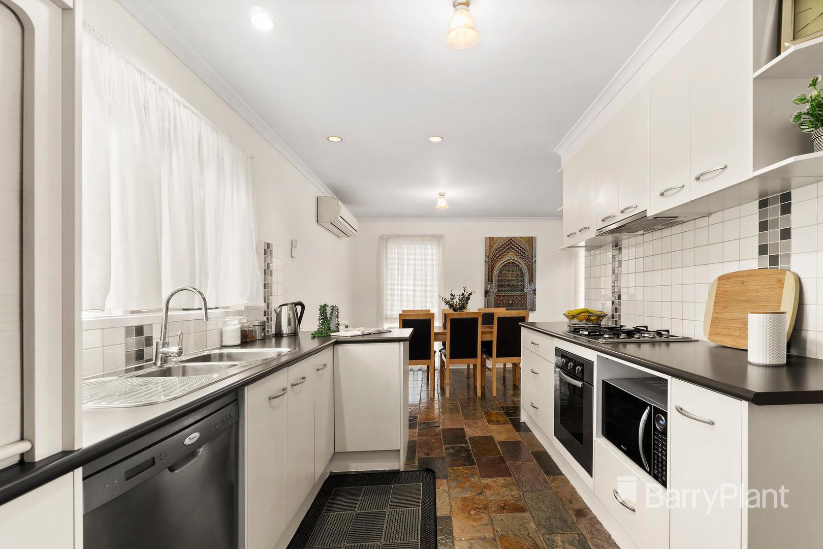 10 Borrowdale CourtMill Park, VIC 3082, Mill Park - Thumbnail 3