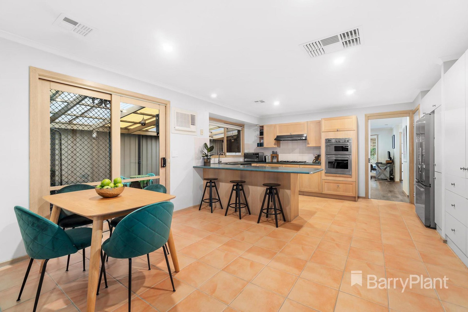 45 Hobson CrescentMill Park, VIC 3082, Mill Park - Thumbnail 4
