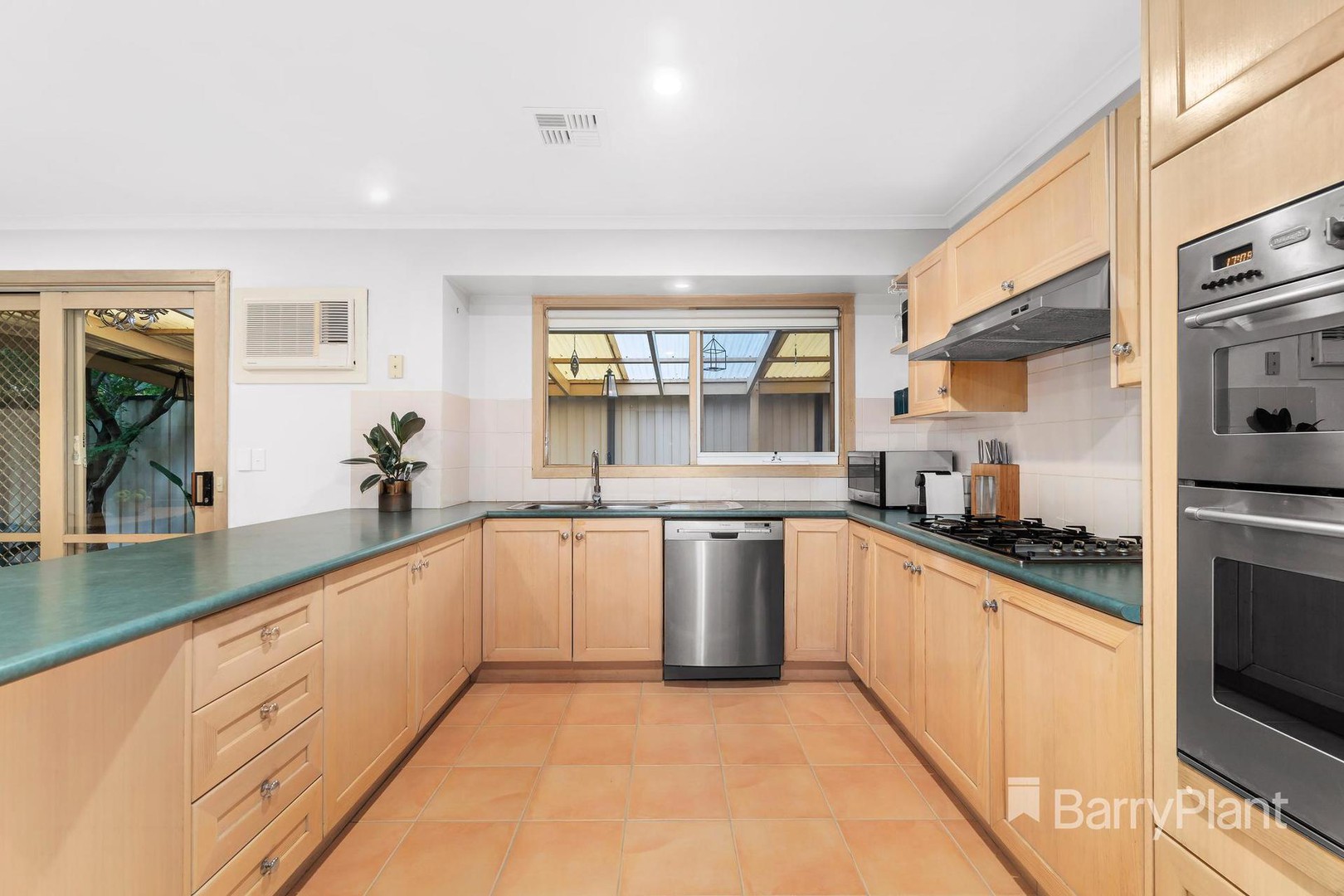 45 Hobson CrescentMill Park, VIC 3082, Mill Park - Thumbnail 6