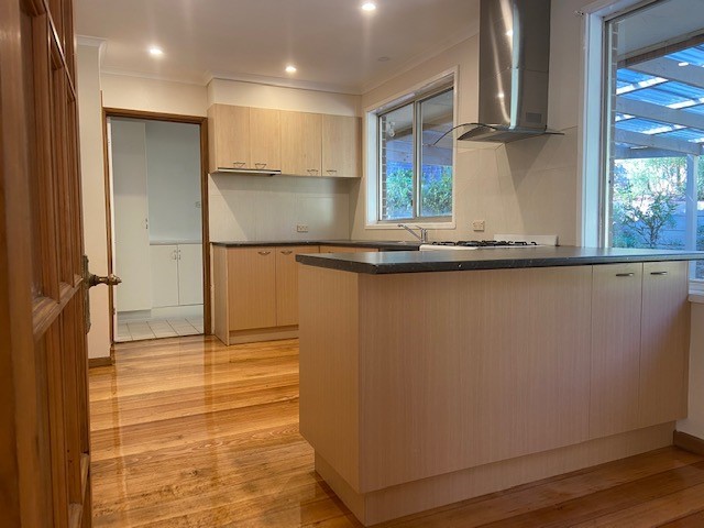 18 Daphne  Crescent, Hurstbridge, VIC 3099 - Thumbnail 2 - 29/04/2021