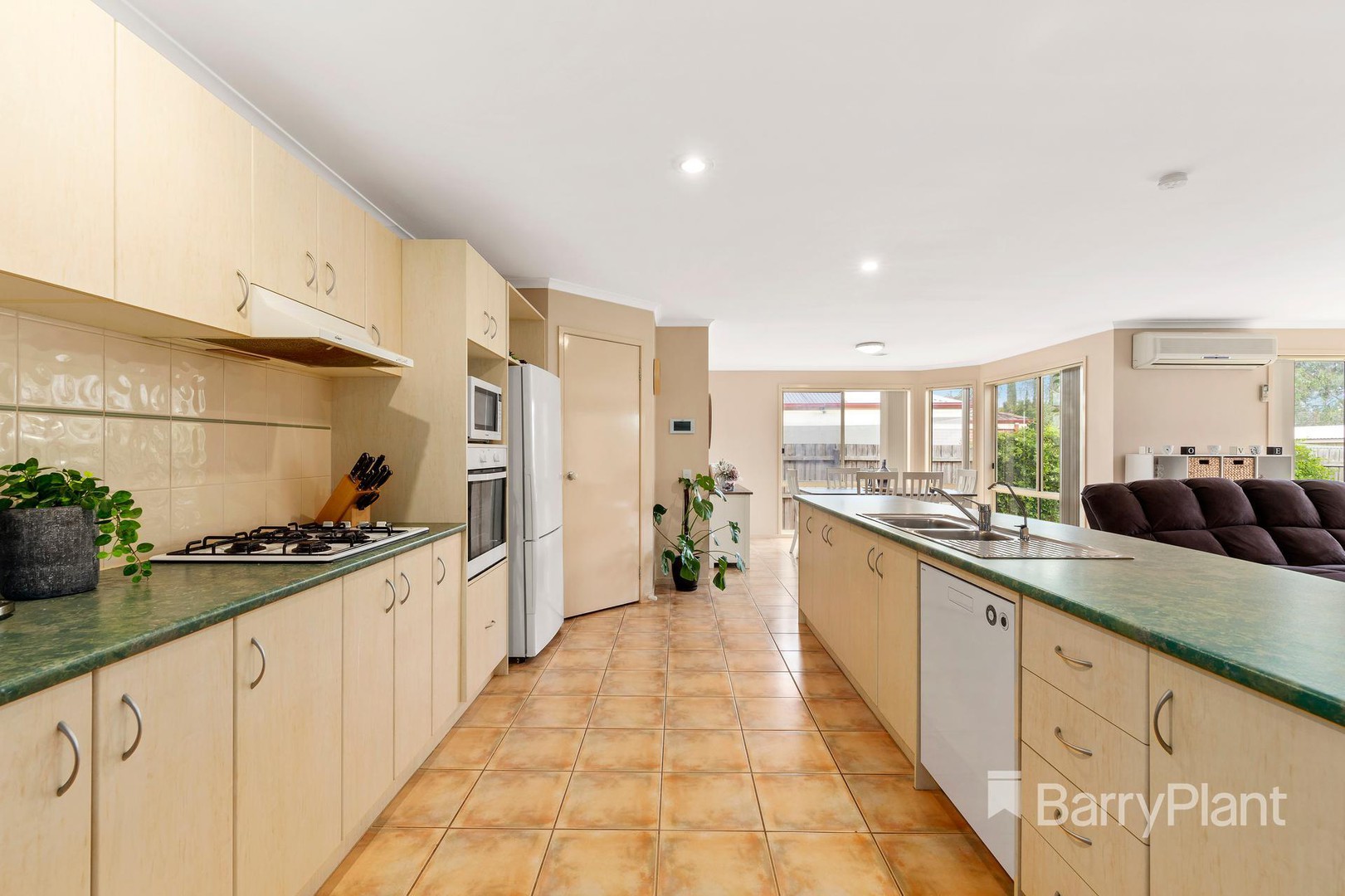 37 Cobblestone DriveSouth Morang, VIC 3752, South Morang - Thumbnail 3