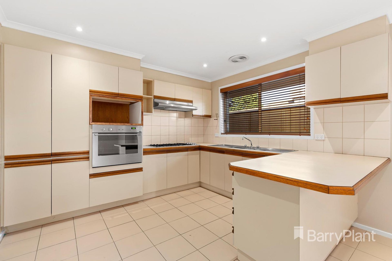 13 Fairwyn CloseMill Park, VIC 3082, Mill Park - Thumbnail 4